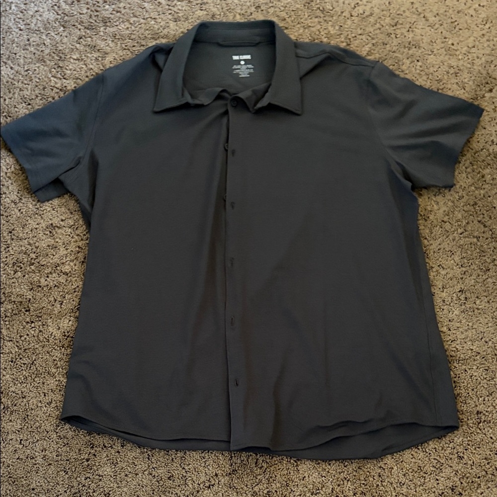 Men's Dark Gray Short Sleeve Button Down Shirt